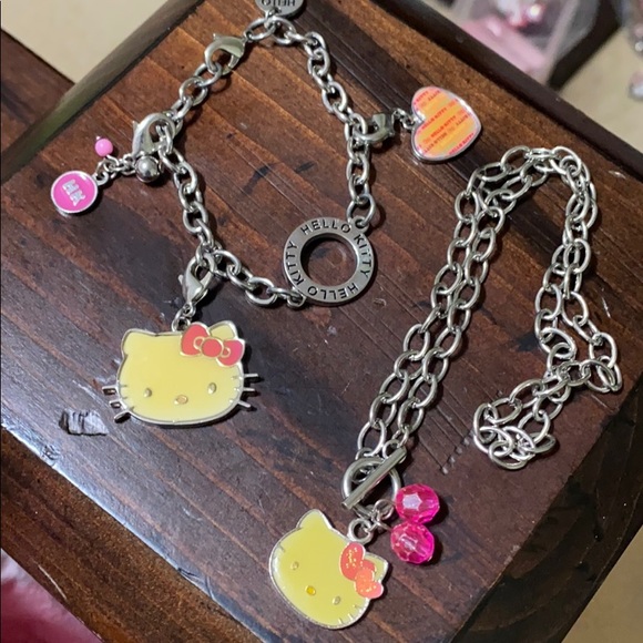 🖤Hello kitty bracelet & necklace